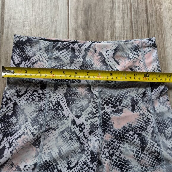 Jessica Simpson Active Shorts Women’s Small S Pink Gray Snake Print High Rise - Picture 5 of 5